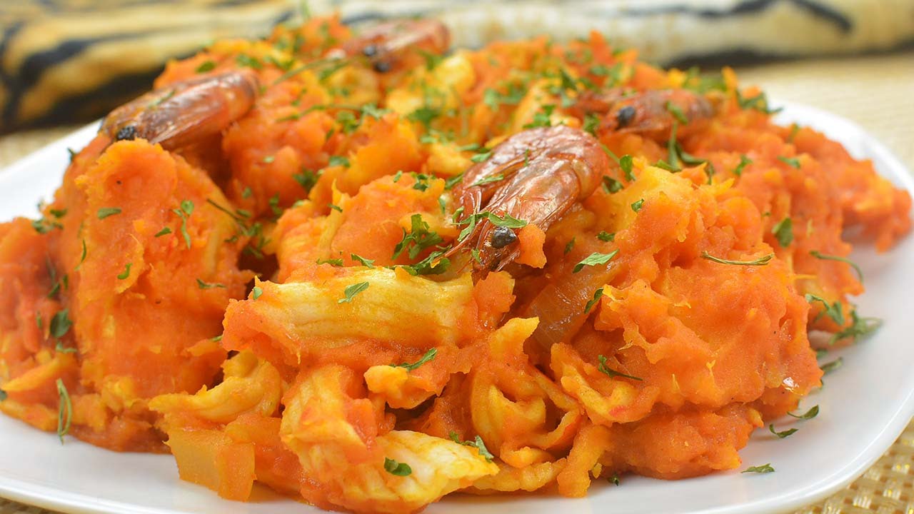 Discover the simplicity of Nigerian yam porridge, Asaro, a comforting dish made with soft yams, palm oil, and a blend of tomatoes and peppers.