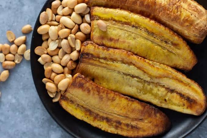 Enjoy the irresistible combination of boli and groundnut, Nigeria's ultimate street snack that blends sweet, smoky, and savory flavors.